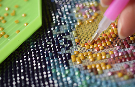 V čem se liší diamantové malování od malování podle čísel