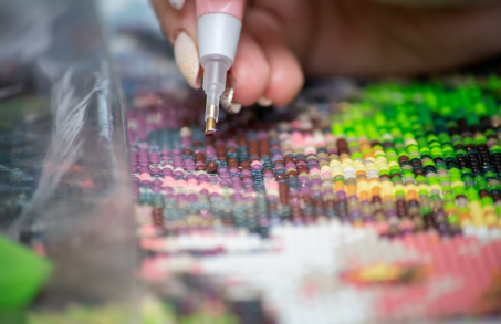 Venku mrzne až praští. Ideální čas na pořízení obrazů diamantového malování!