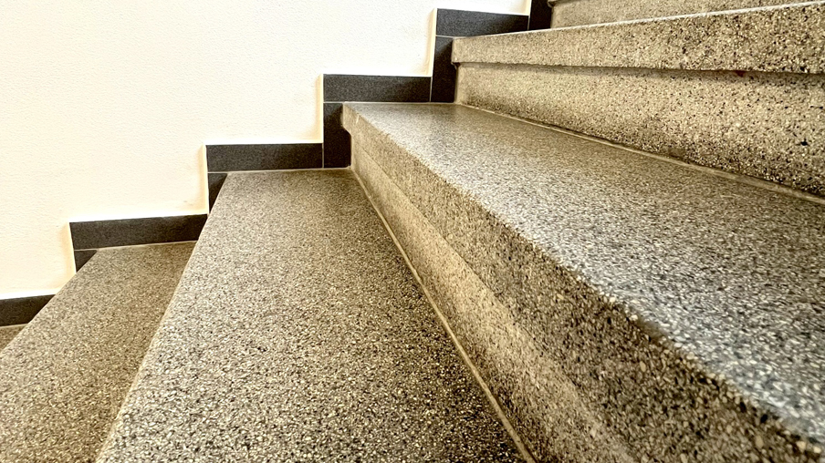 Ako leštiť terazzo, betón alebo pohľadový betón: Kompletný sprievodca, rady a postupy