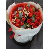 Romantická kytice červených tulipánů