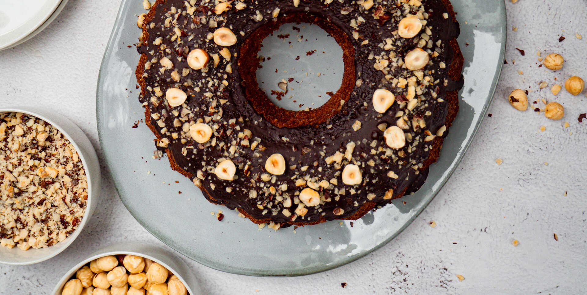 NUSS-GUGELHUPF MIT SCHOKOLADE- DIANA COMPANY