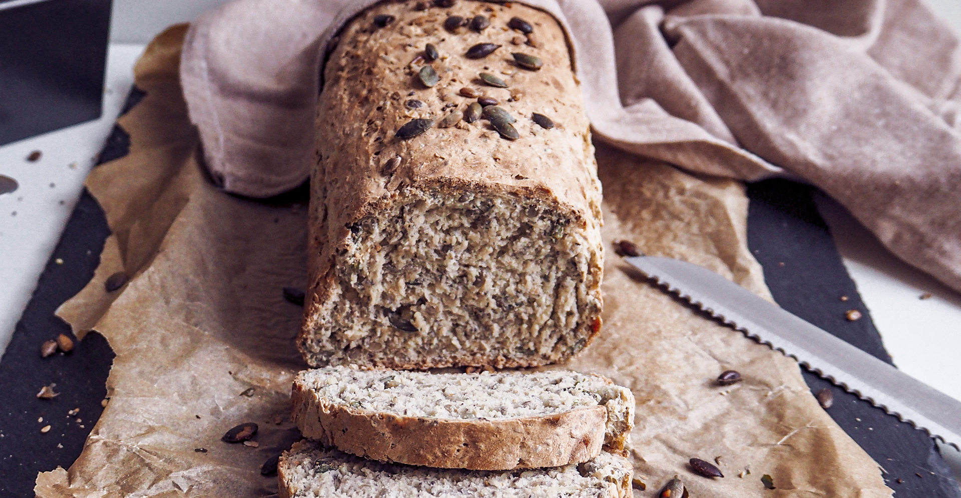 SAMENBROT AUS DINKELMEHL - DIANA COMPANY & ŠÁRKA KUCHTA FOODIE - DIANA IN DER KÜCHE