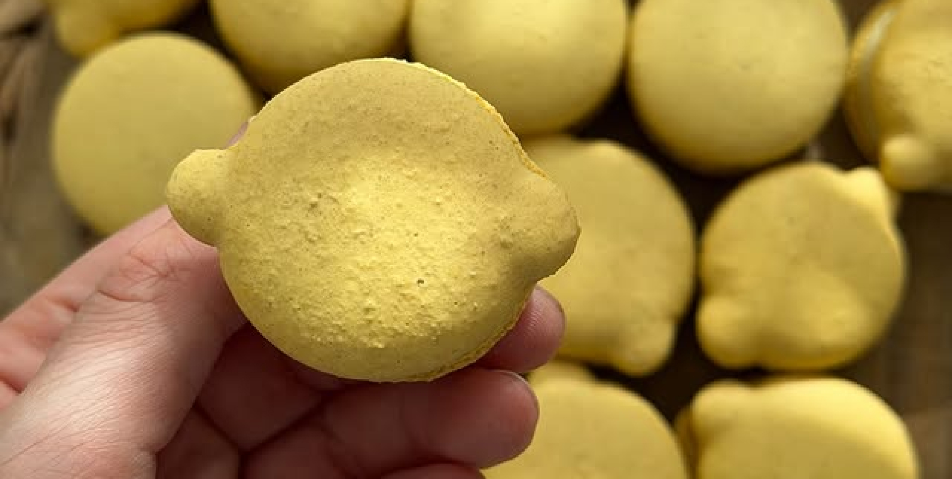 CITRONOVÉ MAKRONKY S BÍLOU ČOKOLÁDOVOU GANACHE A LEMON CURDEM- DIANA COMPANY & MRS.PALACINKA- DIANA V KUCHYNI