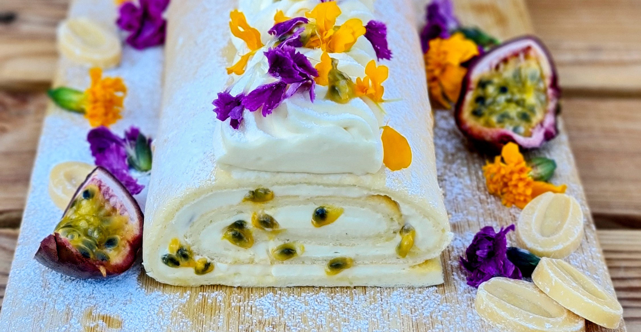 ROULADE MIT PASSIONSFRUCHT - DIANA COMPANY & XAVIER CARCHENILLA VON SWEETFLOW