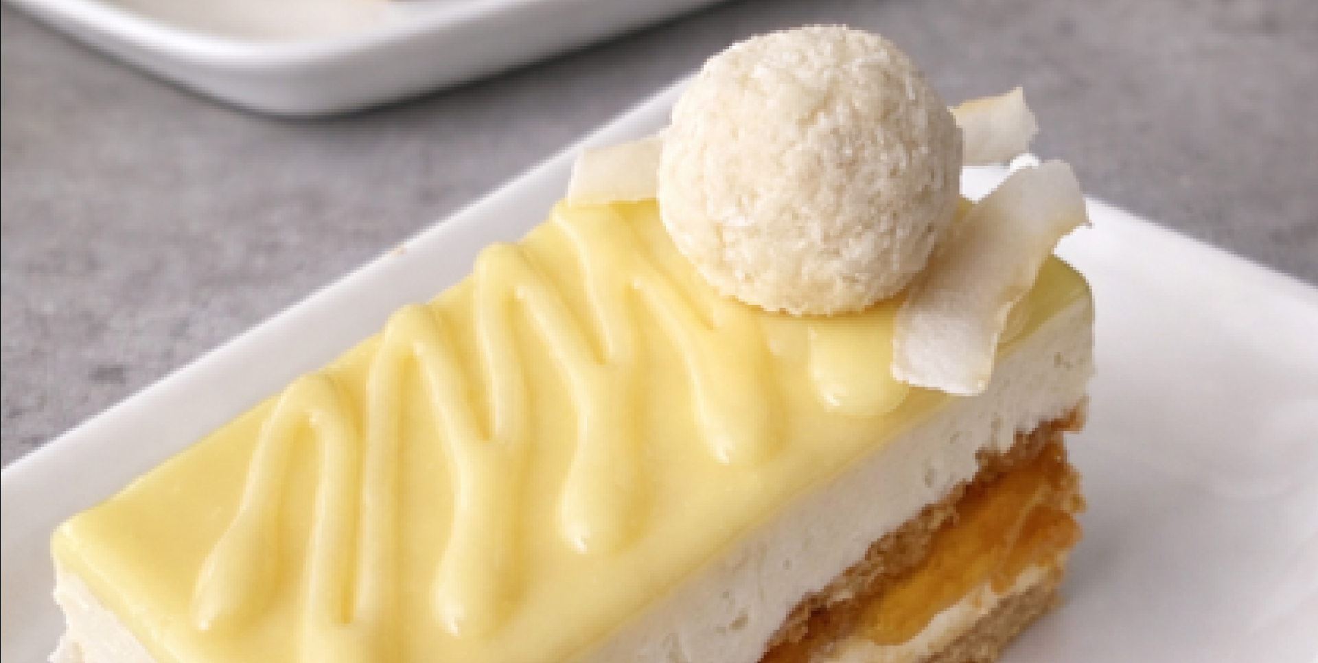 KOKOSNUSSKUCHEN MIT APRIKOSENMARMELADE UND SCHOKOLADENGLASUR – DIANA COMPANY – MADAM.KOLACIK – DIANA IN DER KÜCHE