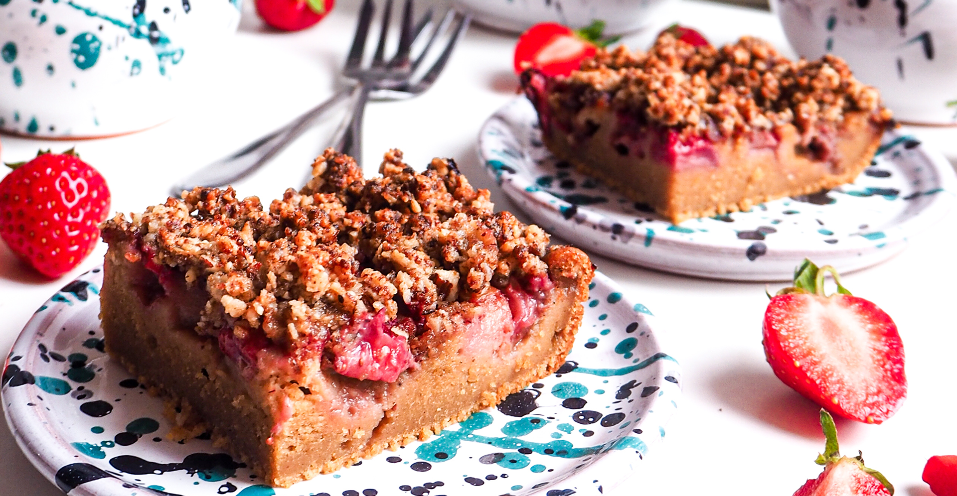 ERDBEERKUCHEN MIT NUSSSTREUSELN- DIANA COMPANY & ŠÁRKA KUCHTA FOODIE - DIANA IN DER KÜCHE