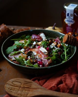 Salat mit gerösteten Nüssen ❤️🍎 Sie benötigen: - 2 Handvoll Walnüsse / oder Pekannüsse - 2 Esslöffel Kürbiskerne - 3...