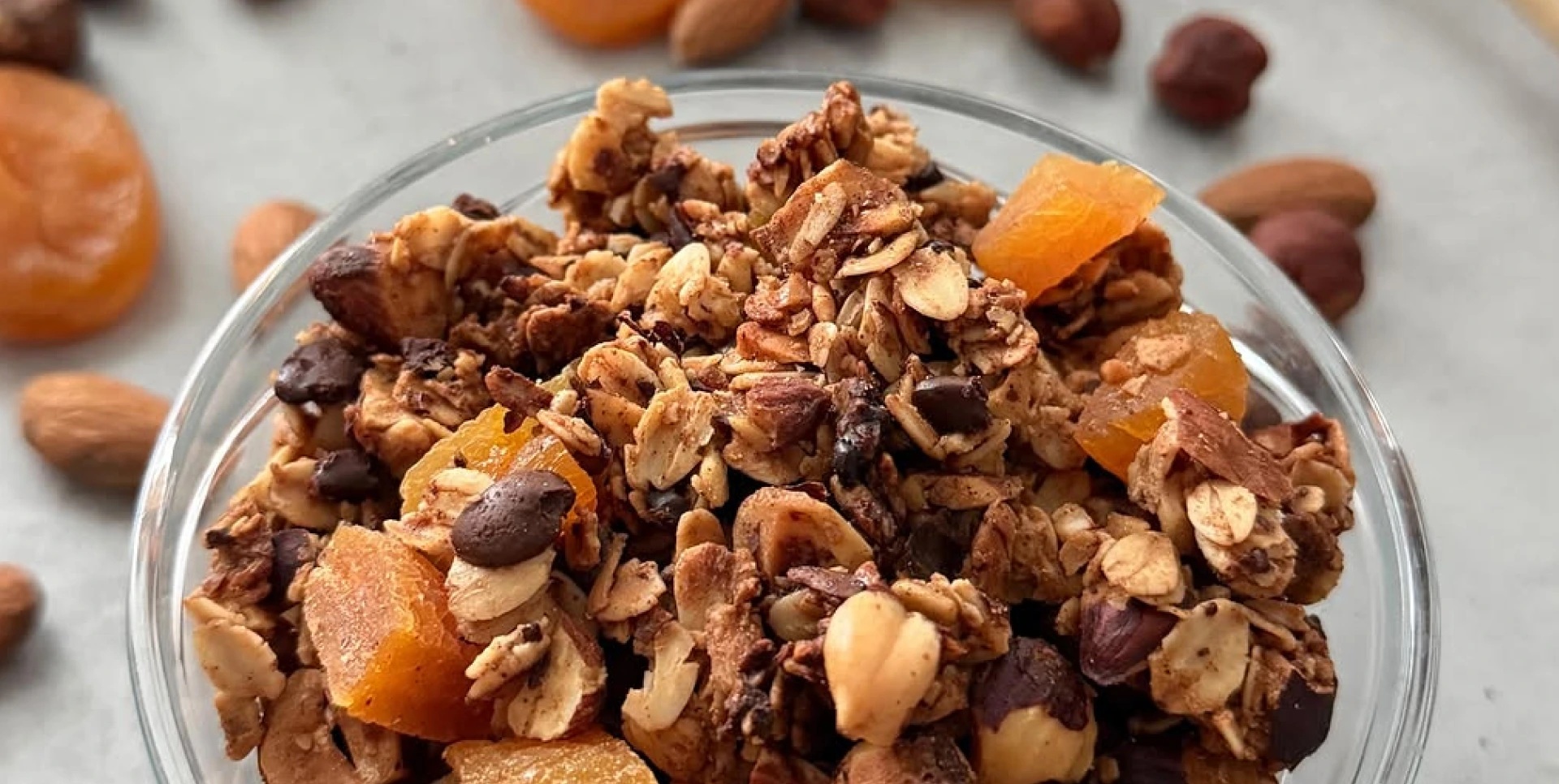 NAJLEPŠIA DOMÁCA GRANOLA, KTORÚ SI ZAMILUJETE– DIANA COMPANY – MADAM.KOLACIK – DIANA V KUCHYNI