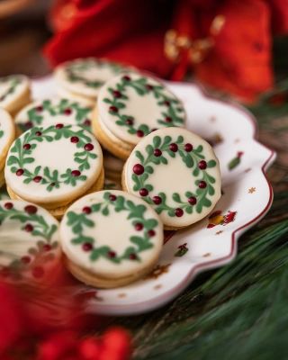 ✨ Vianoce za nami, Silvester pred nami! 🎆 Vianočné pečivo možno pomaly mizne z tanierov, ale inšpirácia na sladké dobroty...