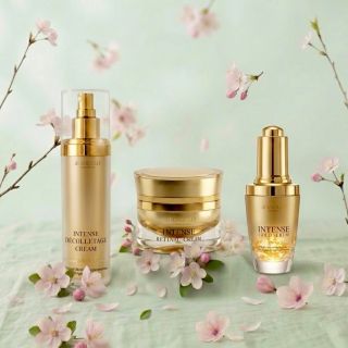 ✨OBJEVTE KOUZLO RETINALU 🪄 Retinal je v našem Intense Retinal Cream ve formě zapouzdřených krystalů v tukových molekulách....