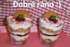 JAHODOVO-TVAROHOVÝ POHÁRIK