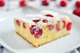 Bezlepková višňová piškóta