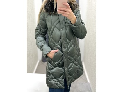 Zimní kabát s pravým kožíškem a péřovou výplní