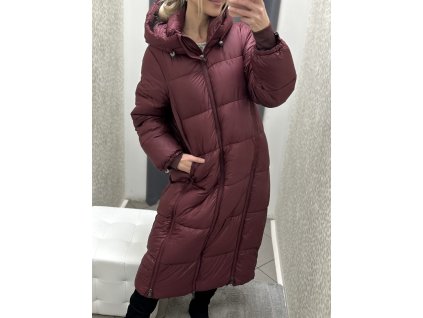 Dlouhý zimní kabát v bordó odstínu