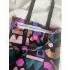 Plátěná Tote bag – praktická, hravá a nepřehlédnutelná!  Plátěná Tote bag s abstraktním designem – praktická a stylová taška na každý den