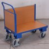 Plošinový vozík se dvěma madly a boční stěnou s plnou výplní, Variofit, ložná plocha 85 x 47 cm, do 400 kg, modrá/antracit (Barva antracit RAL7016)