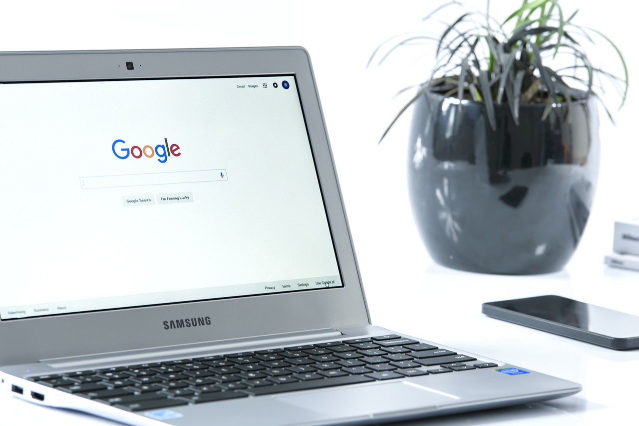 Výsledky vyhľadávania na internete na počítačovej obrazovke – Digiskilly.sk.