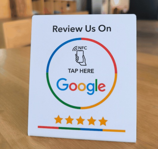 NFC tabuľka pre Google recenzie, ktorá sa dá zakúpiť na digiskilly.sk