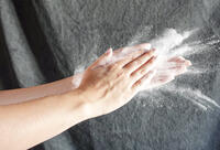 RUKAVICE S PUDREM NEBO BEZ?