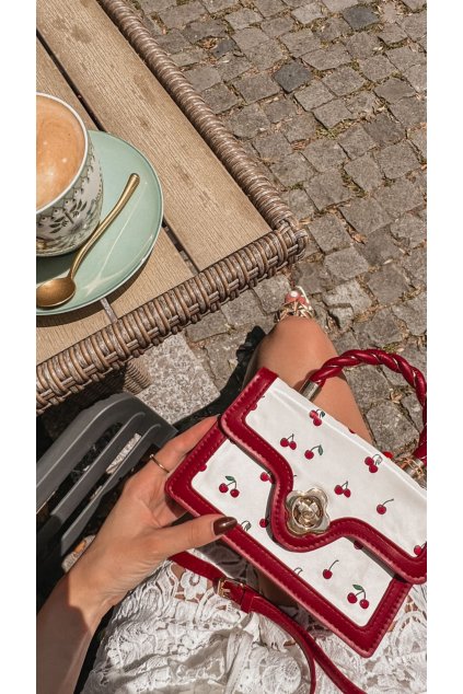 272ABEFD 0625 43A2 9F41 37ECF2C7A5EA