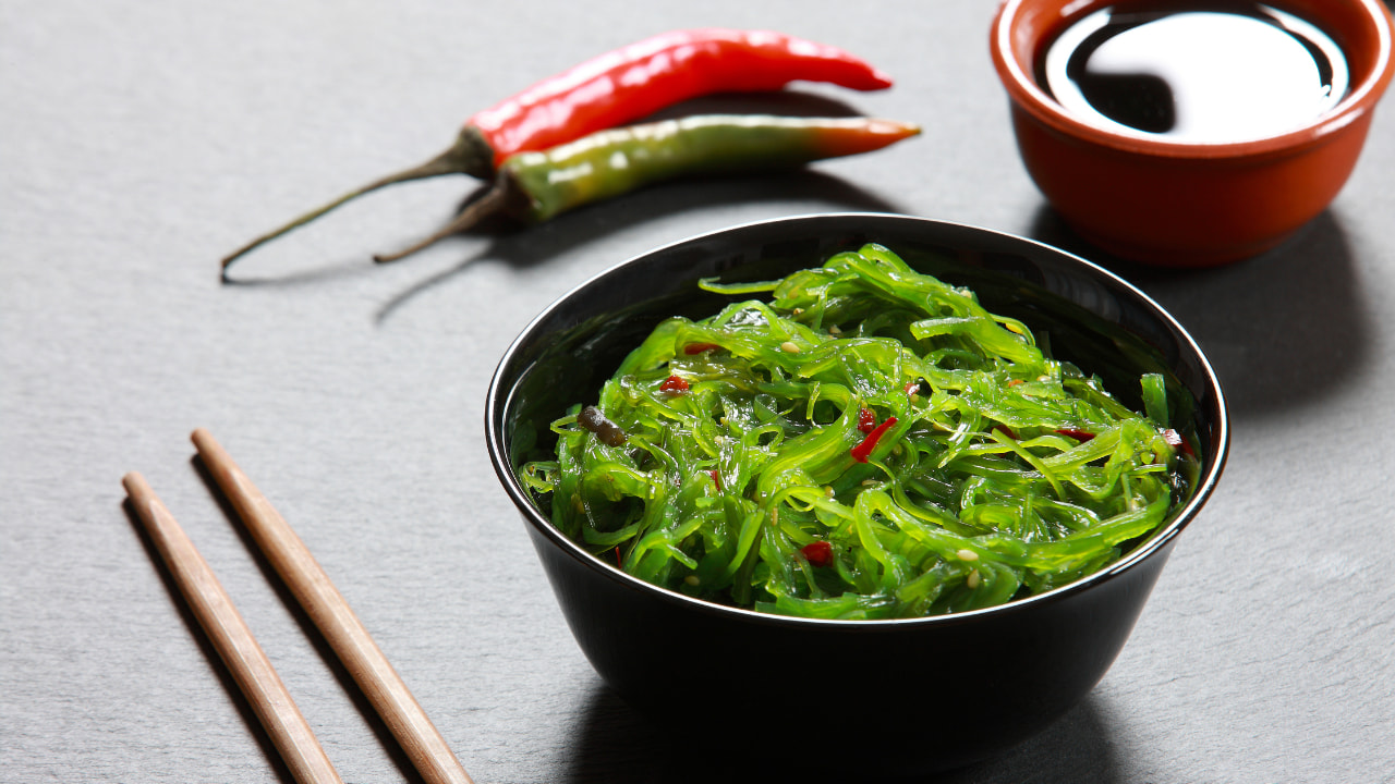 wakame-v-misce