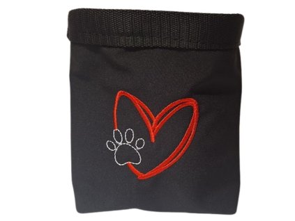 Pamlskovník s vyšitým červeným srdíčkem a tlapkou