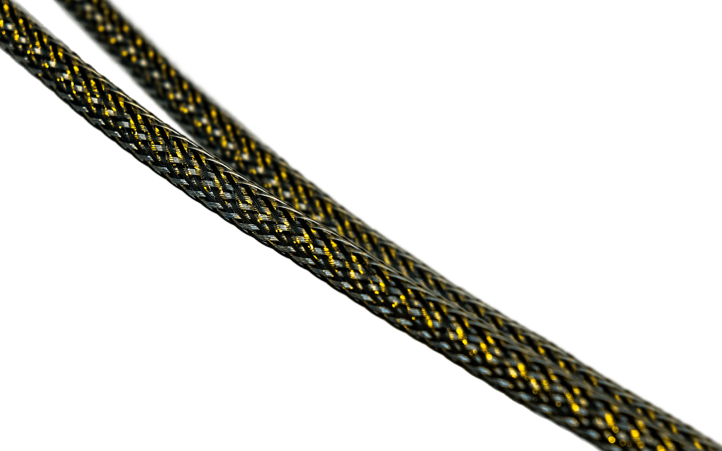 M1InternalCablingGoldSignature-1440x900-technology-min