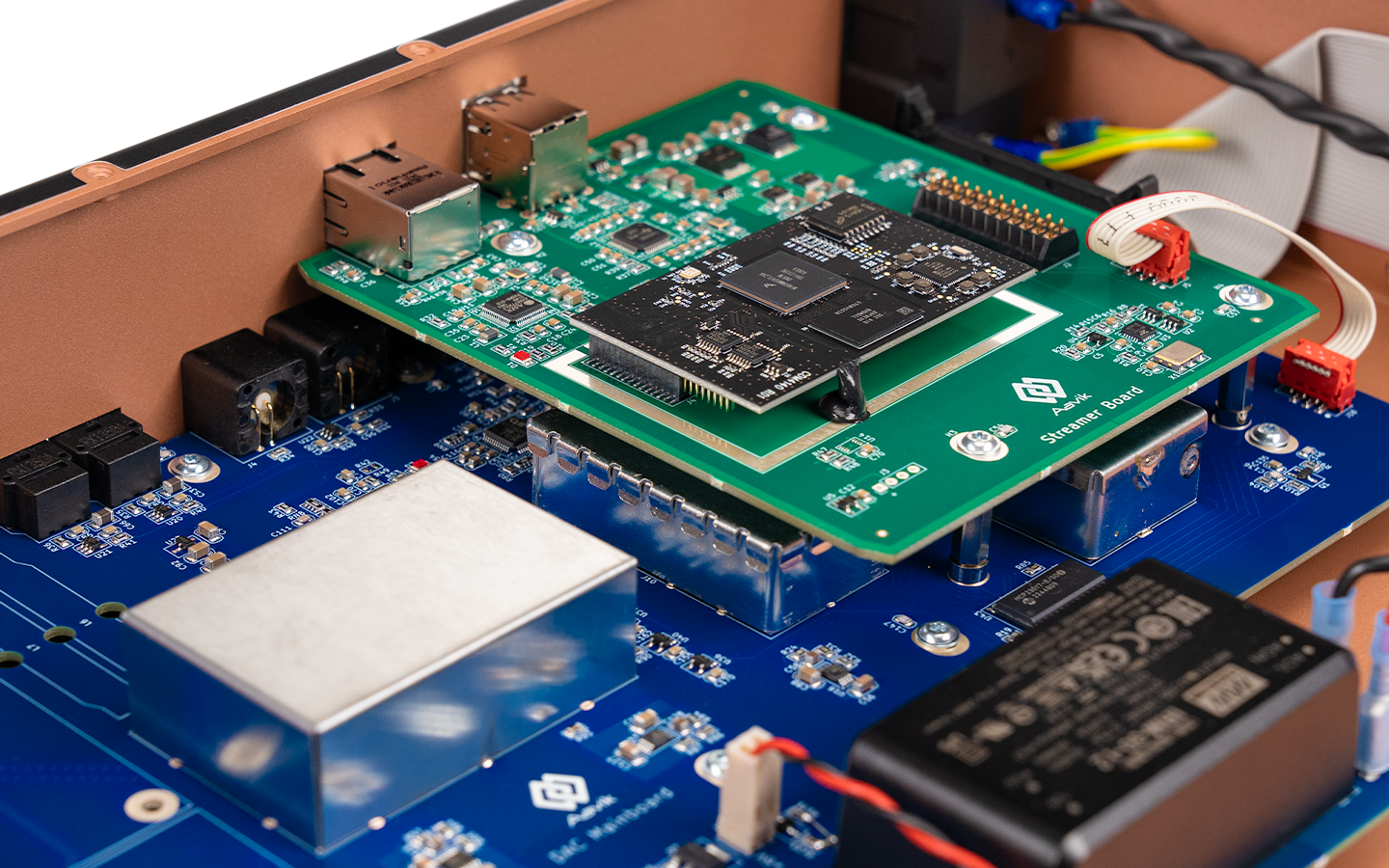 SD-188_INTERIOR_TOPVIEW_STREAMERDAC-MODULE_MEDCLOSE_1440x800-1