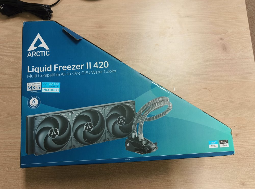 OPRAVENÉ - ARCTIC Liquid Freezer II 420 vodní chladič CPU / 420mm radiátor / 3x 140mm P14 PWM ventilátory ACFRE00092A-VYP