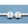 Sluchátka Apple AirPods (2019) (MV7N2ZM/A) bílá  ..Pravé sluchátko ušpiněno ..Vevnitř pouzdra známky opotřebení ..Drobní oděrky na pouzdře ..Záruka 12 měsíců