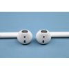 Sluchátka Apple AirPods (2019) (MV7N2ZM/A) bílá  ..Použito - Vyčištěno ..Chybí kabel ..Vevnitř pouzdra známky opotřebení ..Oděrky a fleky na pouzdře ..Záruka 12 měsíců