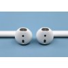 Sluchátka Apple AirPods (2019) (MV7N2ZM/A) bílá  ..Použito - Vráceno ..Vevnitř pouzdra známky opotřebení  ..Oděrky na pouzdře ..Záruka 12 měsíců
