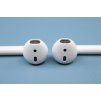 Sluchátka Apple AirPods (2019) (MV7N2ZM/A) bílá  ..Použito - Ušpiněno ..Vrypy na sluchátcích ..Levé sluchátko zažloutlé ..Záměna krabičky ..Oděrky na pouzdře ..Záruka 12 měsíců
