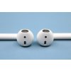 Sluchátka Apple AirPods (2019) (MV7N2ZM/A) bílá  ..Použito - sluchátka vyčištěny ..Vevnitř pouzdra známky opotřebení ..Oděrky na pouzdře ..Záruka 12 měsíců