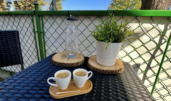 Káva s úsměvem a pro vás