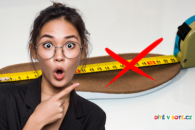 Proč neměřit dětskou nohu položením na vložku z boty?