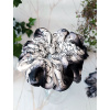 Gumička Scrunchie Černobílé vlčí máky (3)