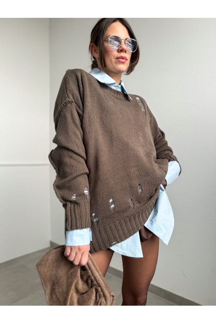 Hnedý svetrík s efektom potrhania  6301