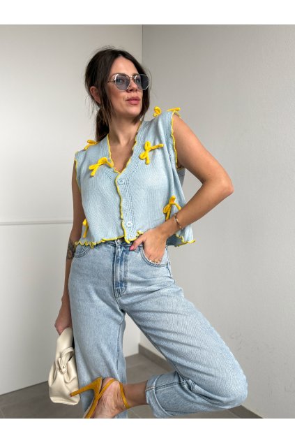 Pletená vesta s mašličkami  6269