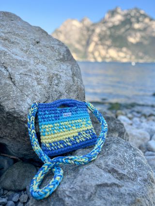mi amore 🤍🦋🌊🏔️ #divatera #handmade #hackovani #hackovanekabelky #kabelka #leto #hory #lagodigarda #vyrobenoslaskou...