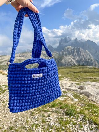 I na Tre Cime di Lavageru si sebou můžeš vzít hezu kabelku 🩵🏔️🤌🏼 #trecimedilavaredo #divatera #hackovani #kabelka...