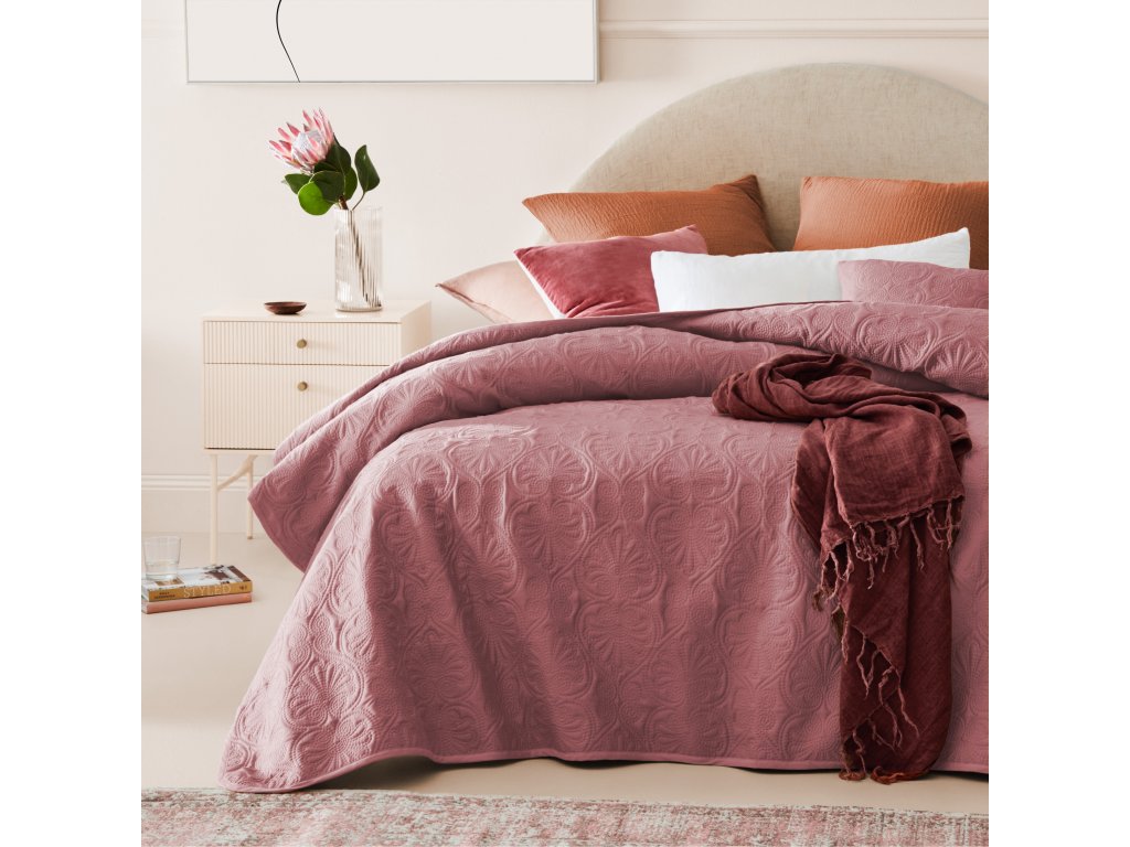 Room99 Prehoz na posteľ Prešívaný LEILA Farba: Tmavoružová, Veľkosť: 170 x 210 cm