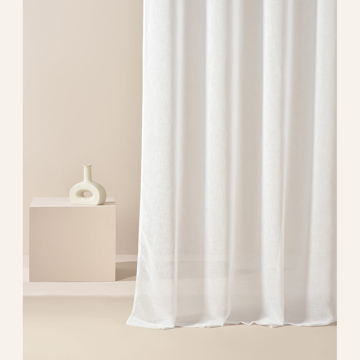 Room99 Záclona na páske Sensia Jednofarebná Farba: Biela, Veľkosť: 400 x 250 cm