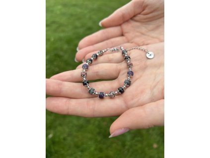 I bloom in the shadows