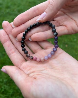 Už jsem zase nezvládala věnovat se sociálním sítím. 😅 Tak vám sem rychle dám jeden náramek pro pokochání - Belladonna z...