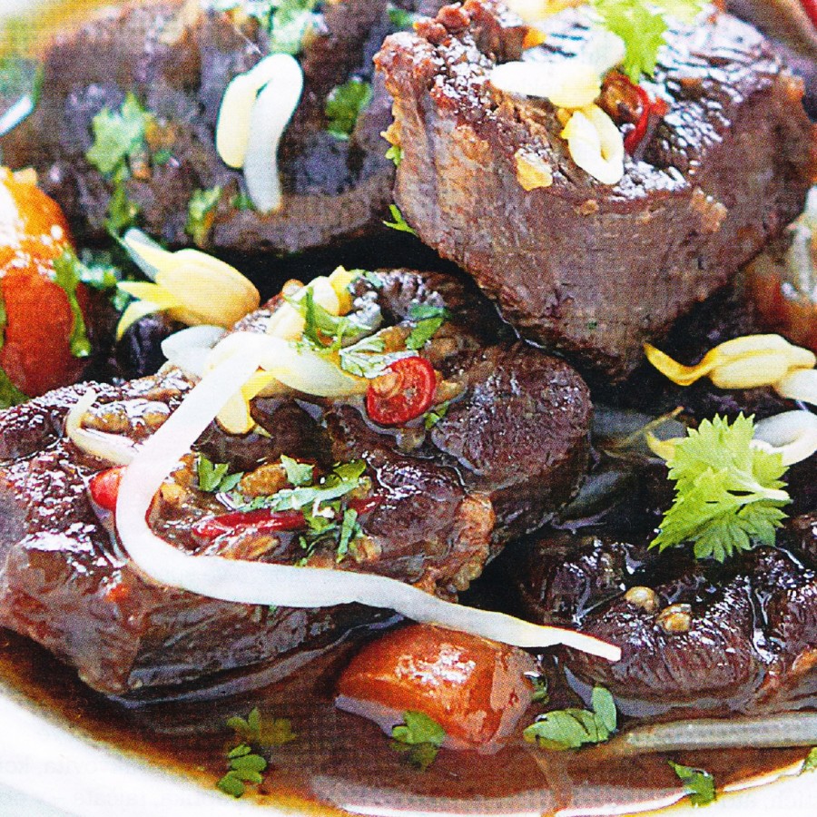 Pomalu dušené hovězí s mungo výhonky