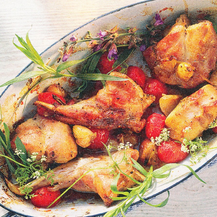 Pečený králík s rajčaty a česnekem