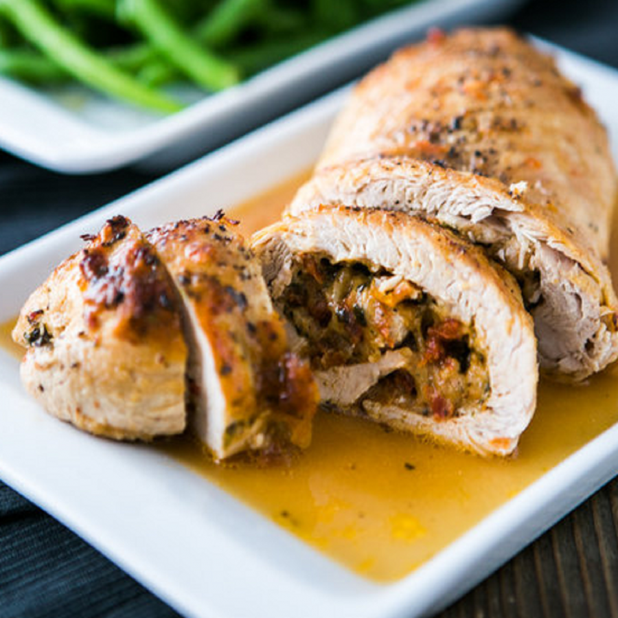 Krůtí roláda s mozzarellou a sušenými rajčaty