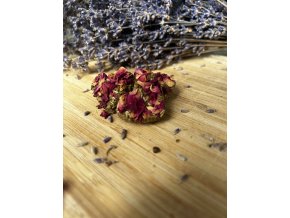 Hay hearts and roses