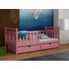 Růžová dětská postel z masivu borovice se zábranou a úložnými šuplíky Kornel